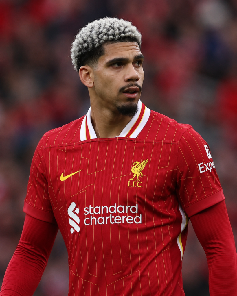 Liverpool signs Ronald Araujo. 1000045536